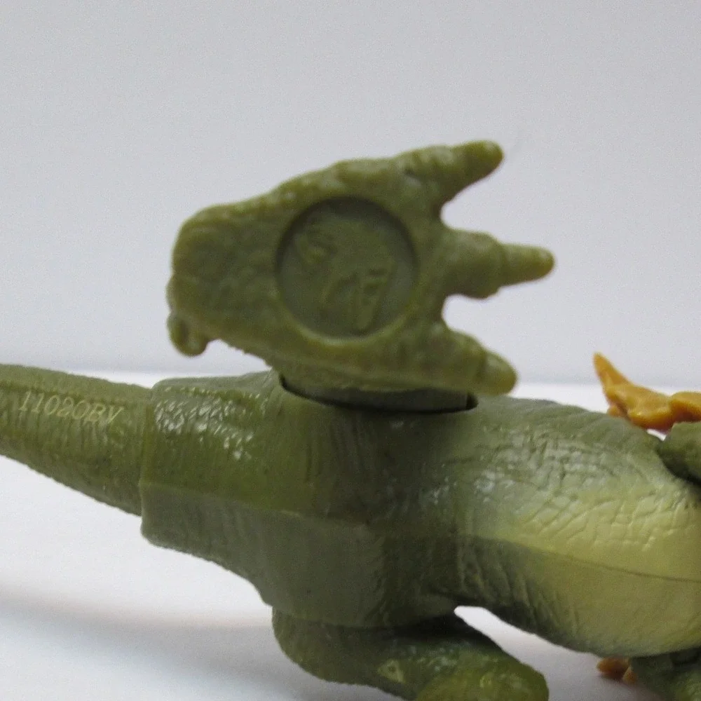 Jurassic World Legacy Collection Dilophosaurus Dinosaur Action Figure 2022